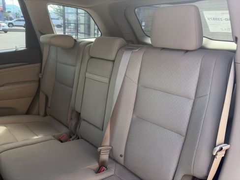 Used 2019 Jeep Grand Cherokee Laredo AWD/4WD image 24
