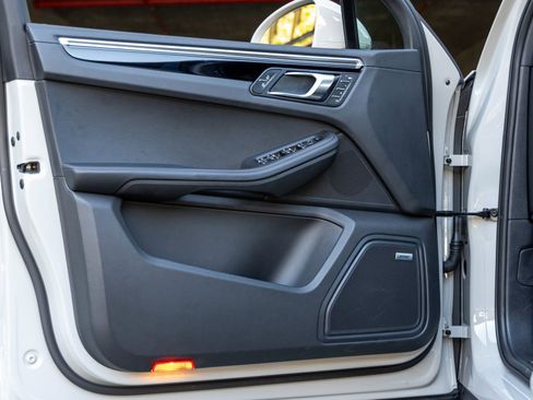 Certified 2024 Porsche Macan image 21