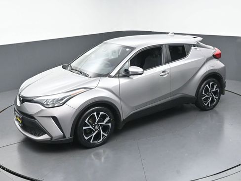 Used 2020 Toyota C-HR XLE FWD image 40