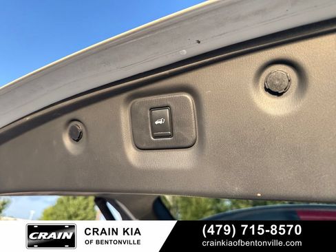 Used 2020 Nissan Pathfinder SL FWD image 18