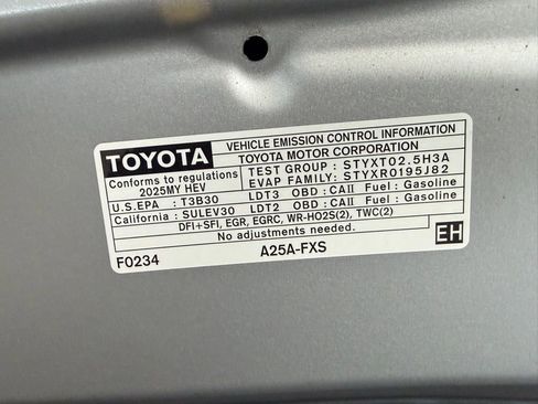 Used 2025 Toyota Sienna XLE w/ XLE Plus Package image 38