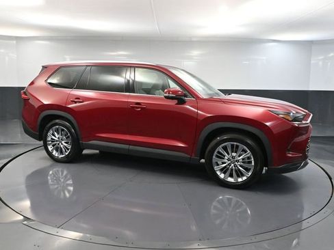 Used 2024 Toyota Grand Highlander Platinum image 4