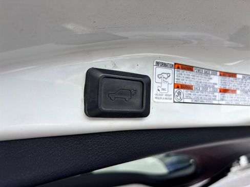 Used 2015 Toyota RAV4 Limited w/ Technology Package FWD image 18