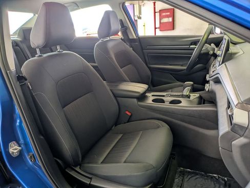 Used 2025 Nissan Altima 2.5 SV FWD image 25