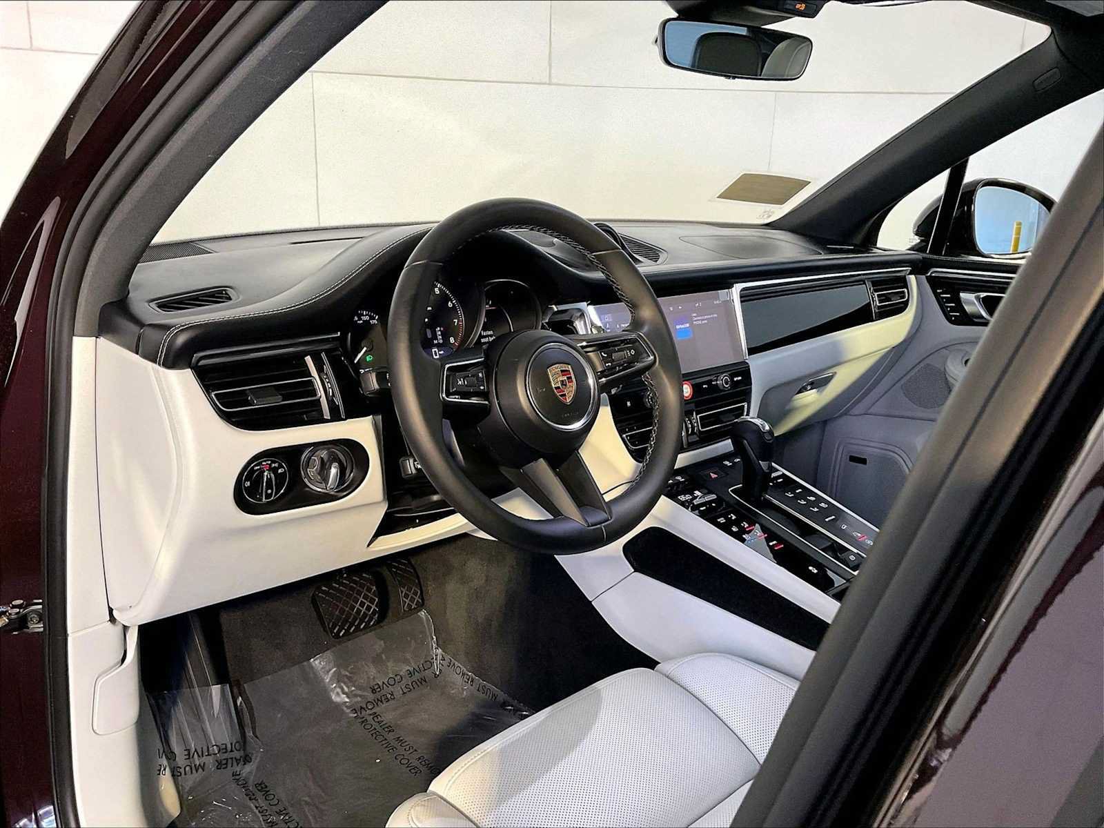 Certified 2024 Porsche Macan AWD/4WD image 4