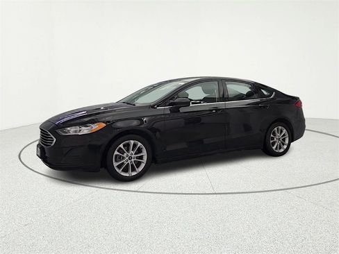Used 2020 Ford Fusion SE image 4