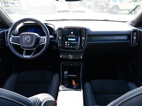Used 2023 Volvo XC40 Recharge Ultimate AWD/4WD image 8