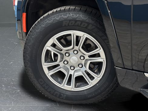 Used 2024 Jeep Wagoneer 4WD w/ HD Trailer Tow Package image 38