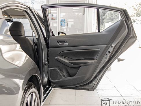 Used 2022 Nissan Altima 2.5 SV FWD image 35