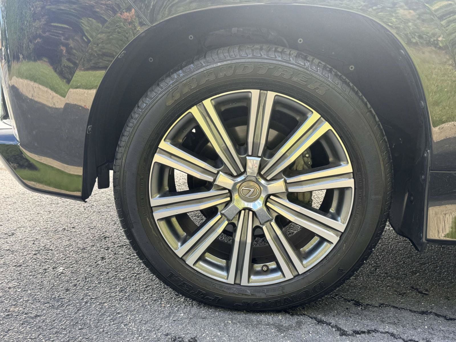 Used 2017 Lexus LX 570 4WD w/ Luxury Package image 10