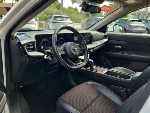 Used 2025 Nissan Kicks SR FWD image 13