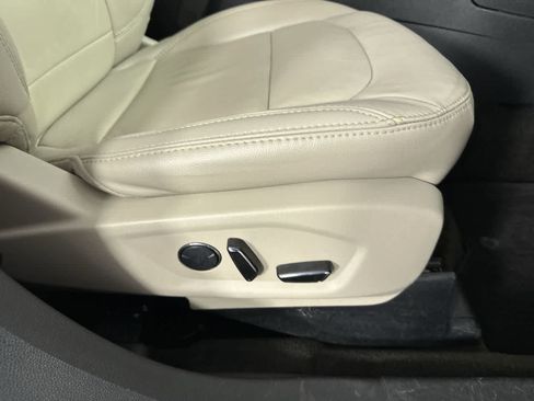 Used 2018 Ford Explorer XLT w/ Equipment Group 202A FWD image 20
