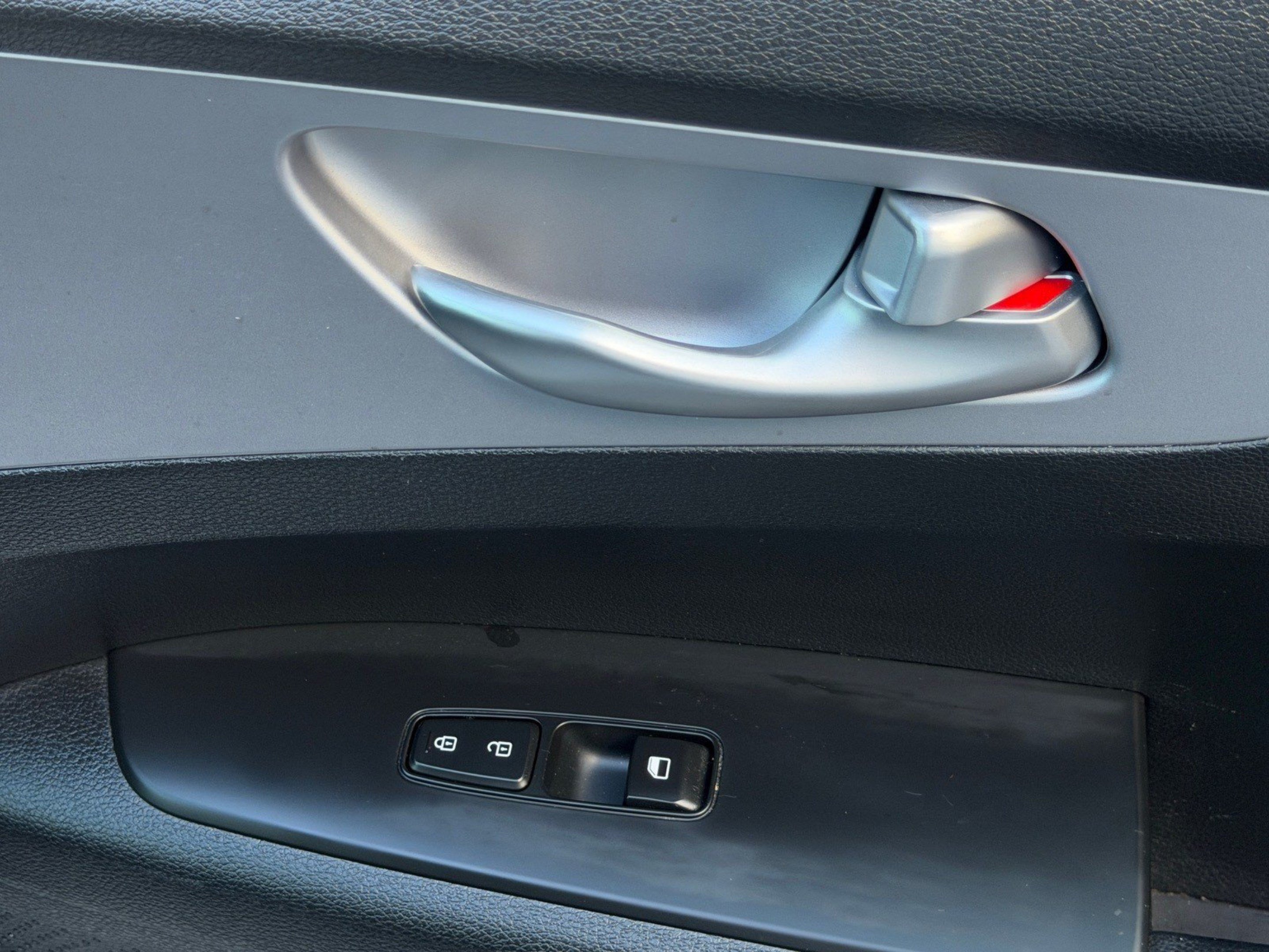 Used 2024 Kia Forte LXS w/ LXS Technology Package FWD image 9