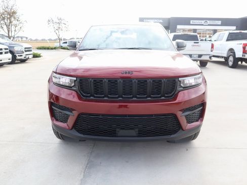 New 2025 Jeep Grand Cherokee Altitude image 9