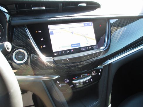 Used 2024 Cadillac XT6 Premium Luxury w/ Technology Package image 31