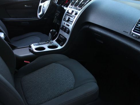 Used 2010 GMC Acadia SLE image 18