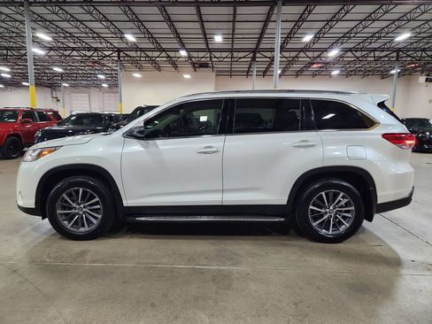 Used 2019 Toyota Highlander XLE FWD image 7