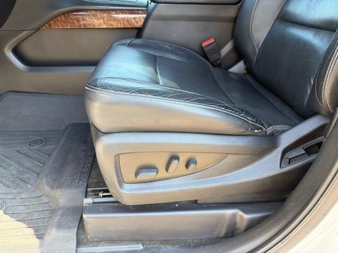 Used 2017 Chevrolet Suburban Premier AWD/4WD image 16