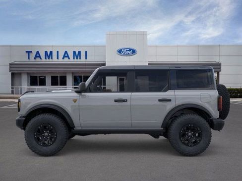 New 2026 Ford Bronco Badlands image 3