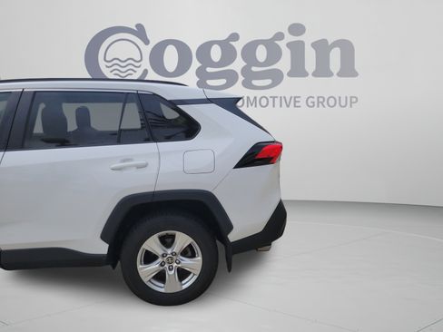 Used 2021 Toyota RAV4 XLE w/ Convenience Package FWD image 33