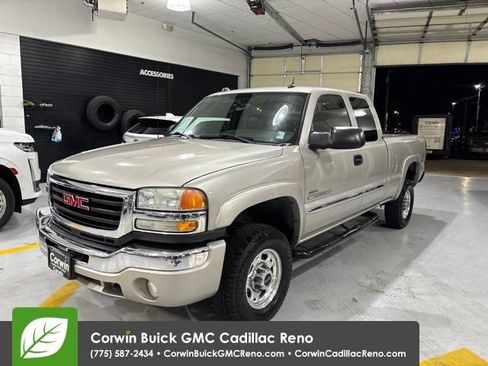 Used 2004 GMC Sierra 2500 SLT w/ Heavy-Duty Power Package AWD/4WD image 1