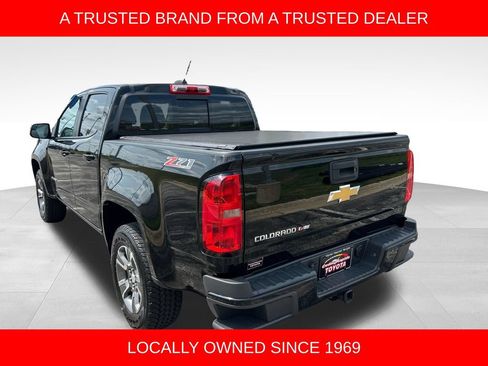 Used 2017 Chevrolet Colorado Z71 AWD/4WD image 3