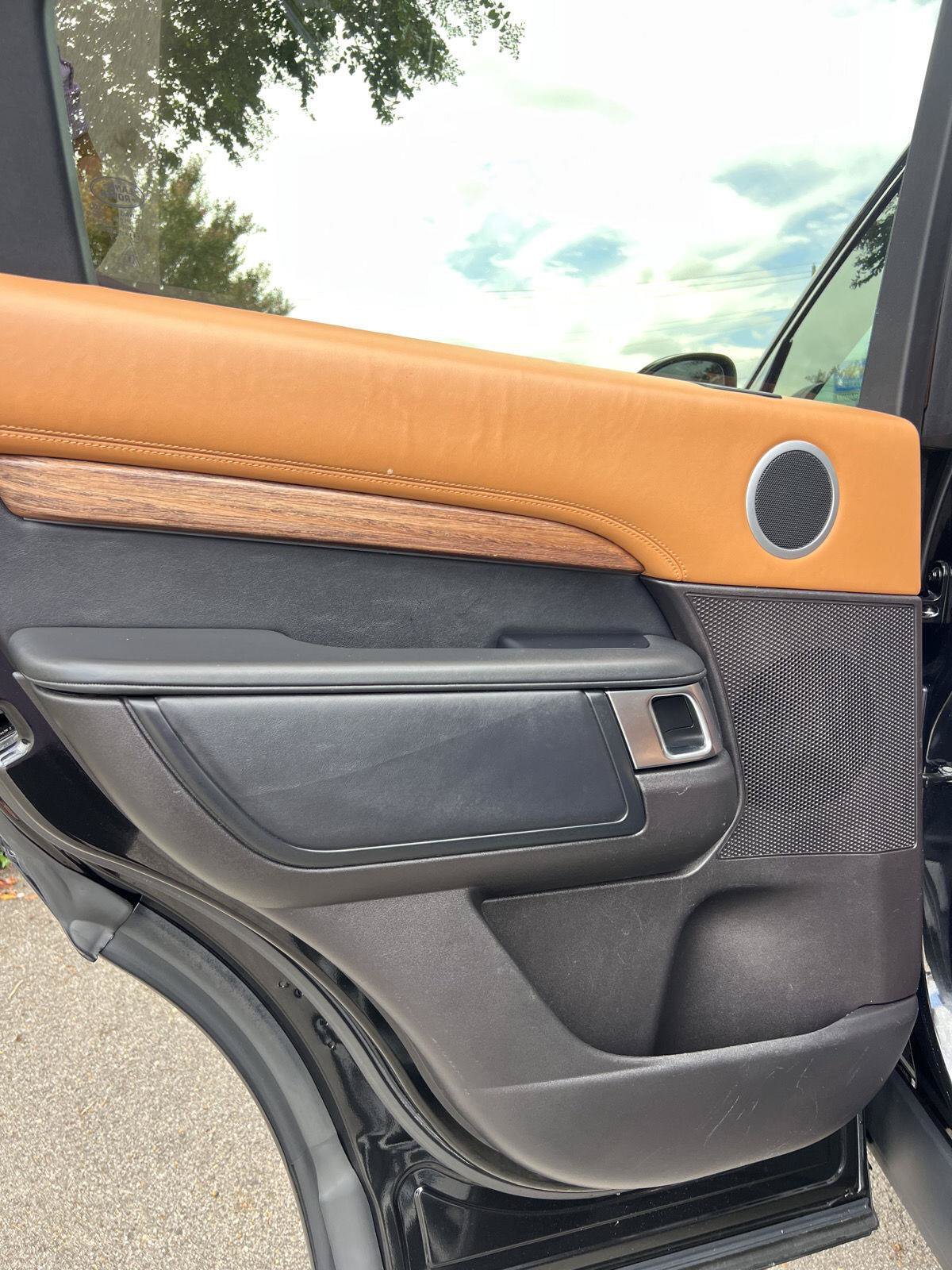 Used 2018 Land Rover Discovery HSE Luxury AWD/4WD image 37
