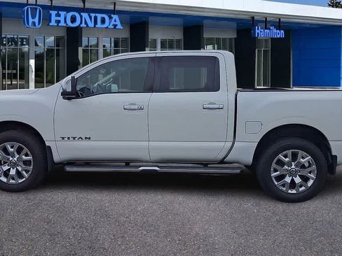 Used 2021 Nissan Titan SL w/ Moonroof Package image 5