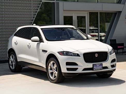 Used 2017 Jaguar F-PACE Premium AWD/4WD image 2