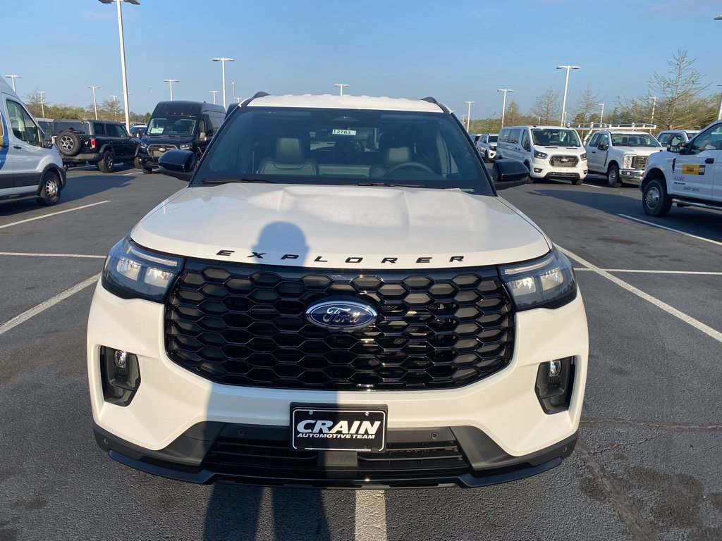 New 2026 Ford Explorer ST-Line RWD image 2