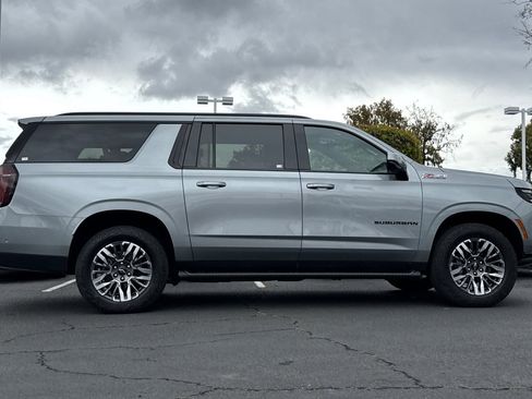 Used 2025 Chevrolet Suburban Z71 AWD/4WD image 4