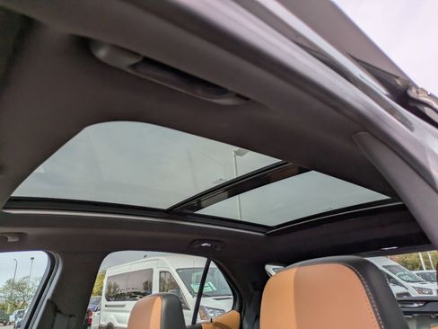 Used 2019 Chevrolet Equinox Premier image 16