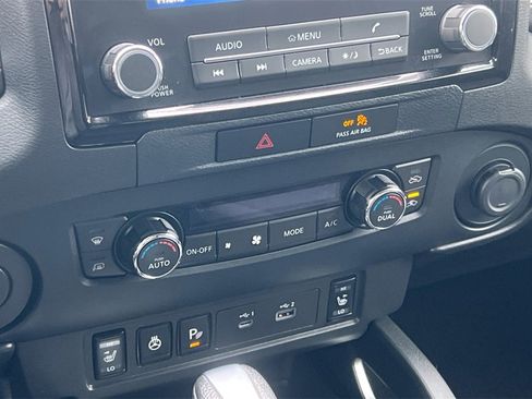 Used 2022 Nissan Frontier SV image 23