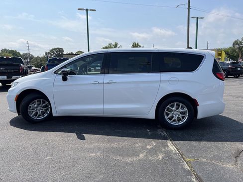 New 2026 Chrysler Pacifica Select image 9