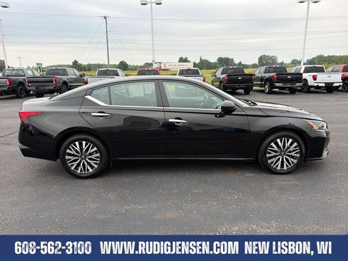 Used 2025 Nissan Altima 2.5 SV FWD image 6