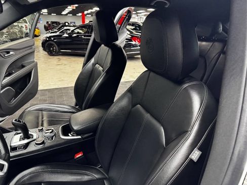 Used 2023 Alfa Romeo Stelvio Sprint RWD image 35
