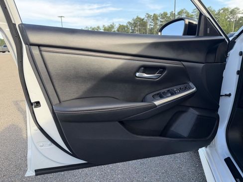 Used 2025 Nissan Sentra SR FWD image 15