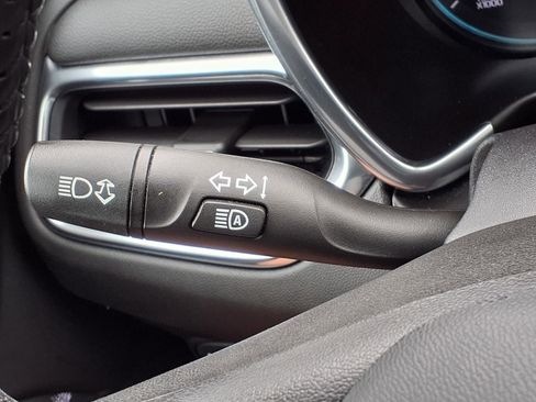 Used 2019 Chevrolet Equinox LT w/ Driver Convenience Package FWD image 21