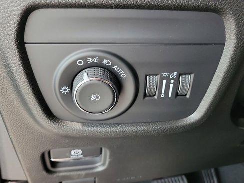 New 2025 Jeep Grand Cherokee Limited w/ Black Appearance Package image 28