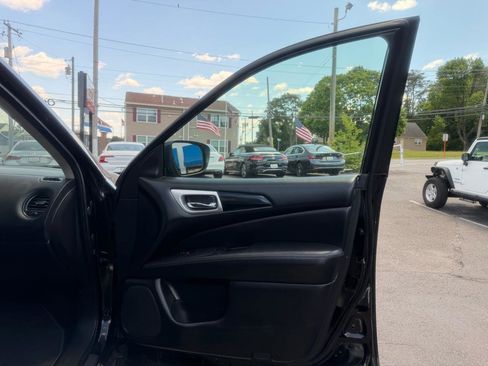 Used 2019 Nissan Pathfinder S AWD/4WD image 19