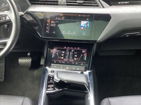 Used 2021 Audi e-tron Premium w/ Convenience Plus Package image 30