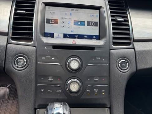 Used 2018 Ford Taurus SEL w/ Equipment Group 201A FWD image 11