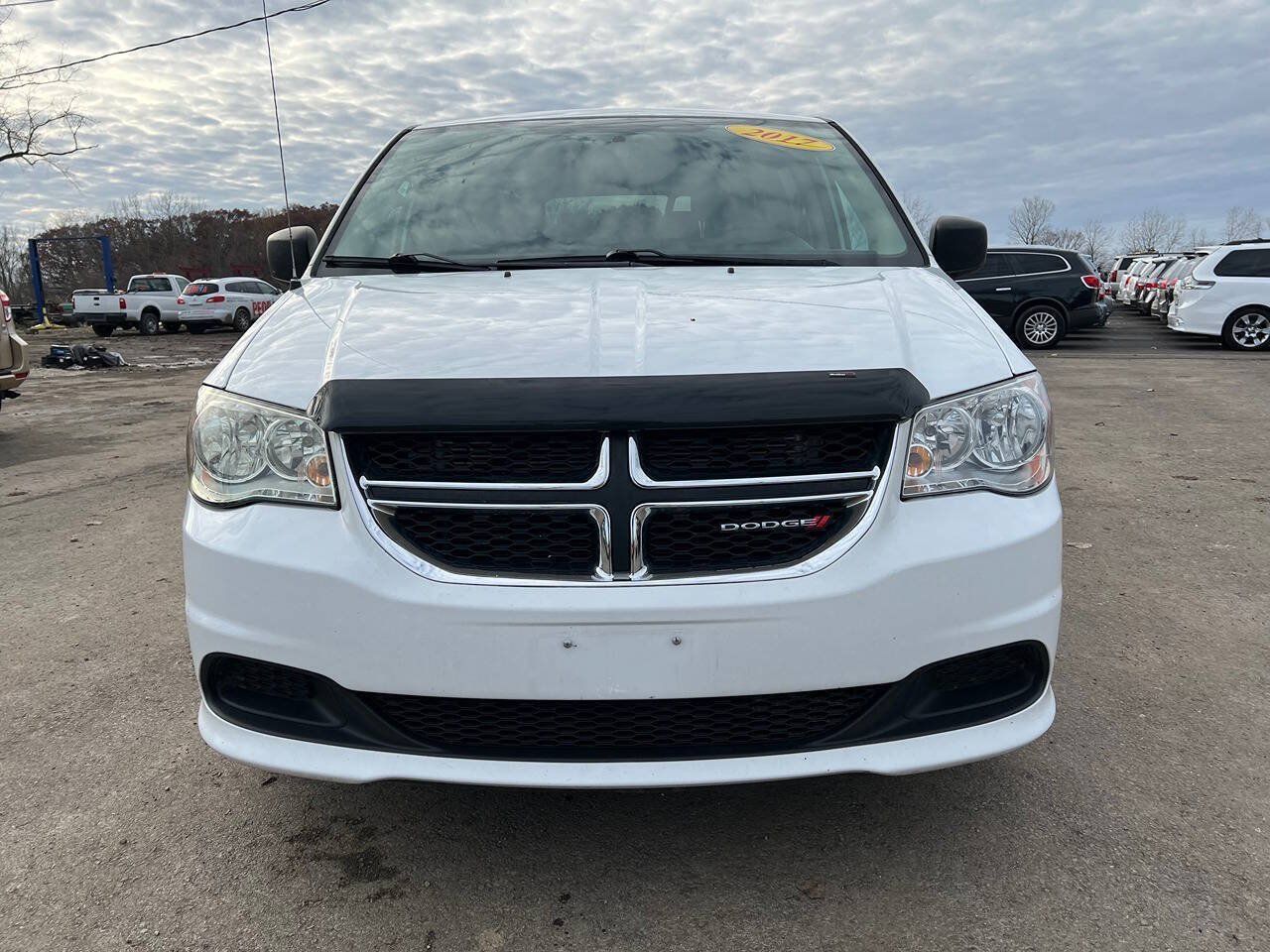 Used 2017 Dodge Grand Caravan SE FWD image 3