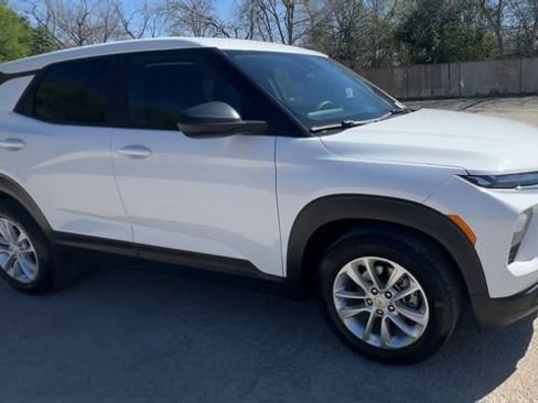 Used 2024 Chevrolet TrailBlazer LS w/ LS Convenience Package image 2