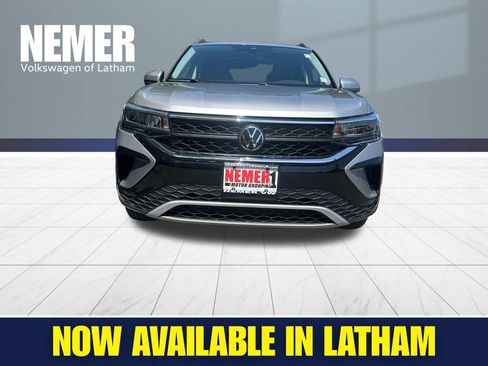 Certified 2023 Volkswagen Taos SE w/ Panoramic Sunroof Package AWD/4WD image 6