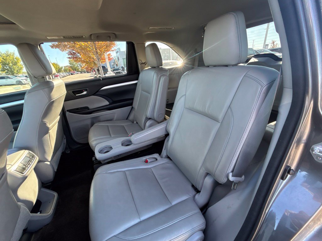 Used 2018 Toyota Highlander XLE FWD image 13