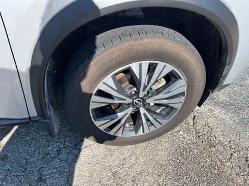 Used 2023 Nissan Rogue SV AWD/4WD image 3
