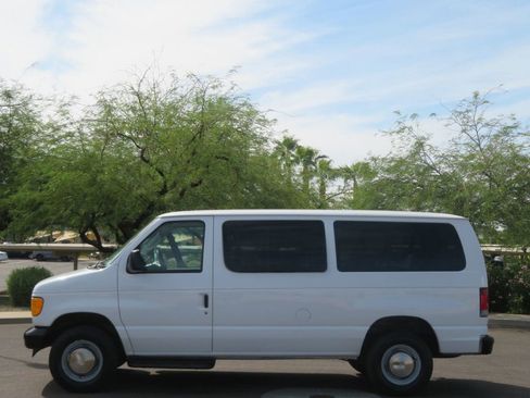 Used 2003 Ford E-350 and Econoline 350 Super Duty Wagon image 2