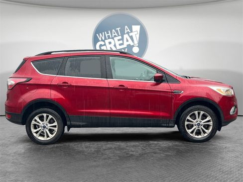 Used 2018 Ford Escape SE w/ SE Sync 3 Package image 2