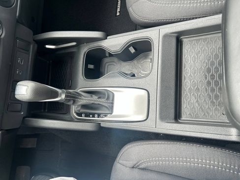 Certified 2025 Nissan Frontier SV RWD image 12